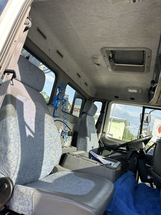 Volvo FL250 cu macara