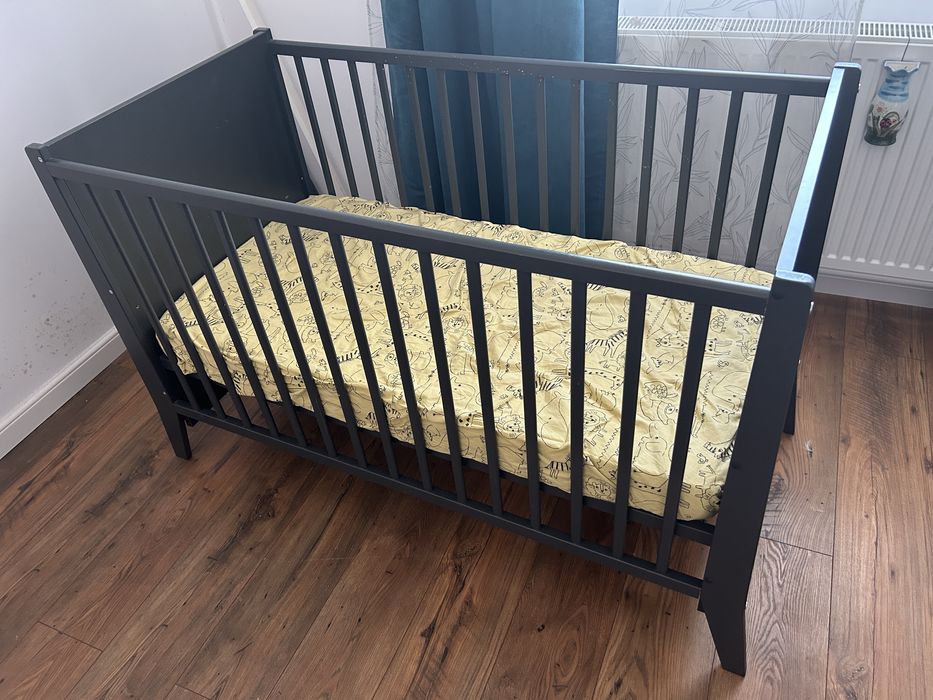 Patut pentru copii,  cu saltea de 120/60cm, doua nivele de inaltime