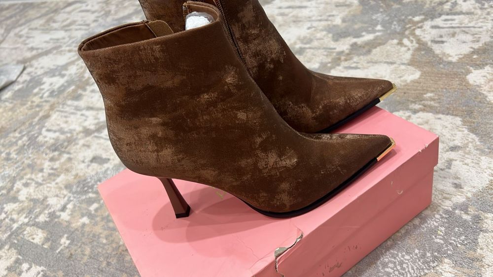 Осений босоножки, 37 р, новая, купила 27тыс. Отдаю 10тыс. Безторг.