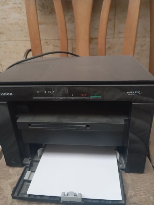 Принтер Canon ISensys3010  почти новый