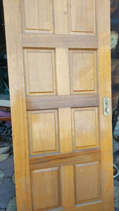 Продам дубовую дверь