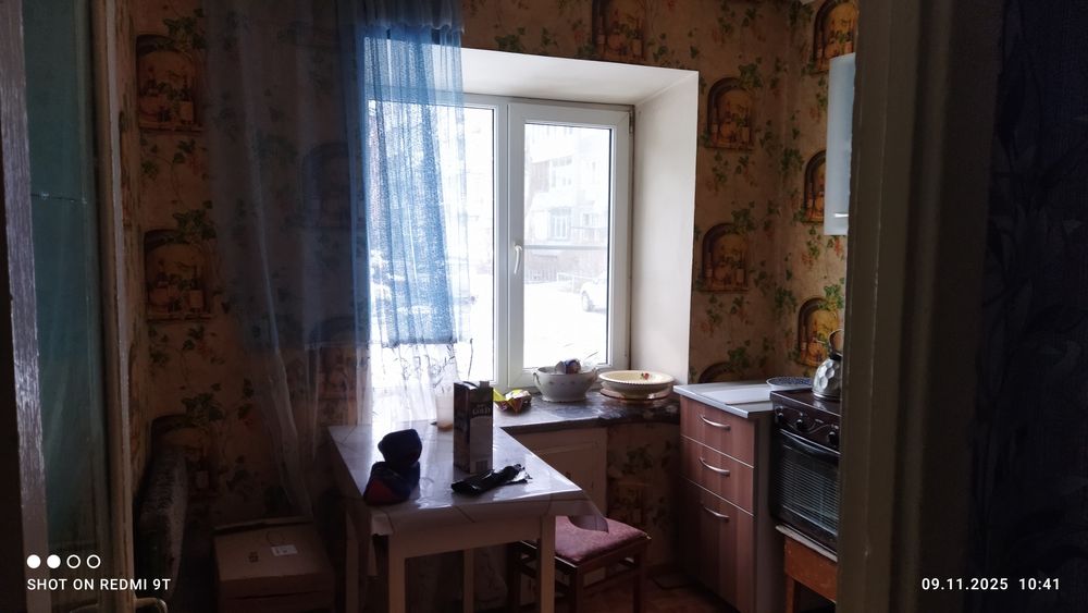 Продается 2х ком в районе аблакетка.блакетке ,на 2 этаже с балконом  3