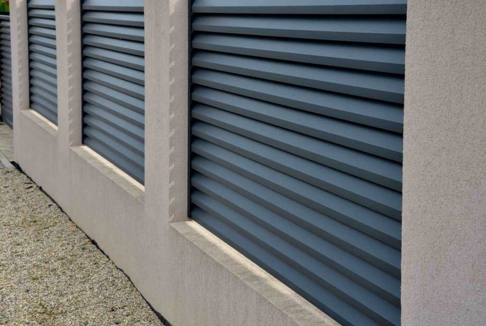 Garduri și porți stil jaluzea șipcă metalică tabla cutata