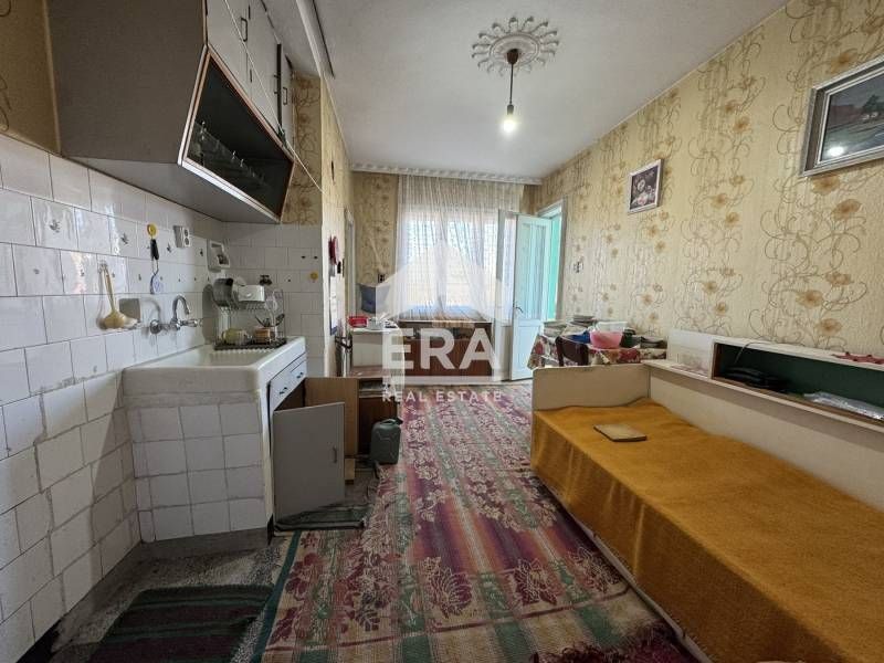 ЕКСКЛУЗИВНО! ЕРА Дръстър предлага за продажба просторен четиристаен ап