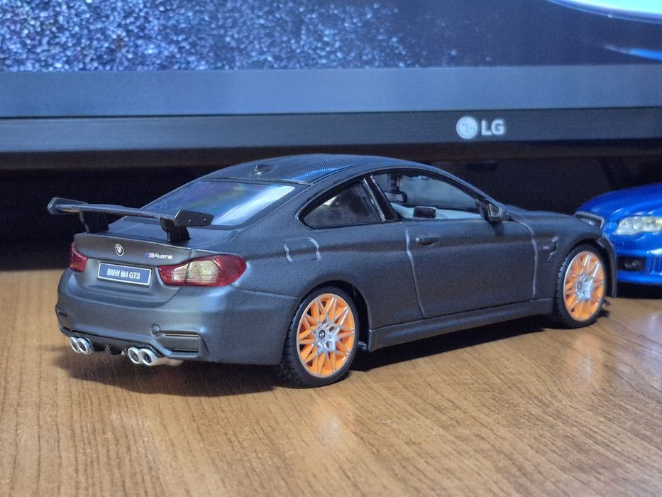 Macheta auto de colecție 1 24 BMW M4 GTS