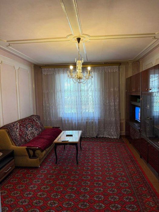 Срочно продается Шайхантахур доме 4 комнатная квартира