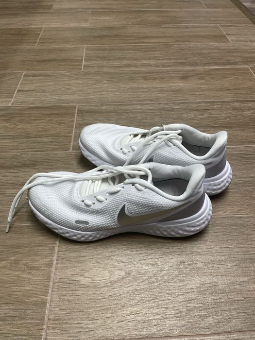 Маратонки Nike Revolution 38.5