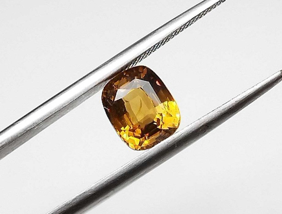 Рядък александрит с драматично променящ се цвят 1.52кт.!Сертифициран!