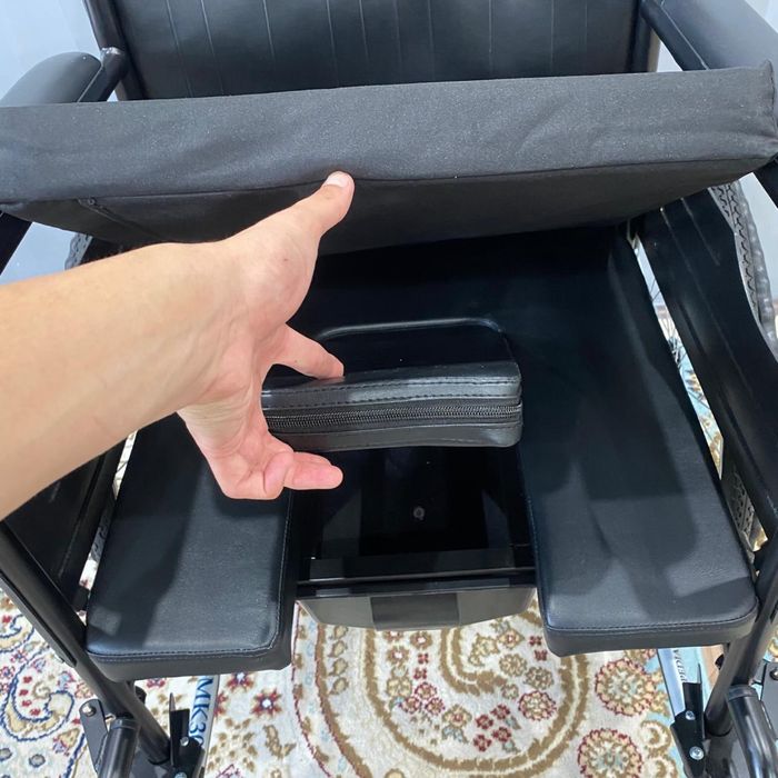 Продам инва коляску с горшком. В иделаьном состояний