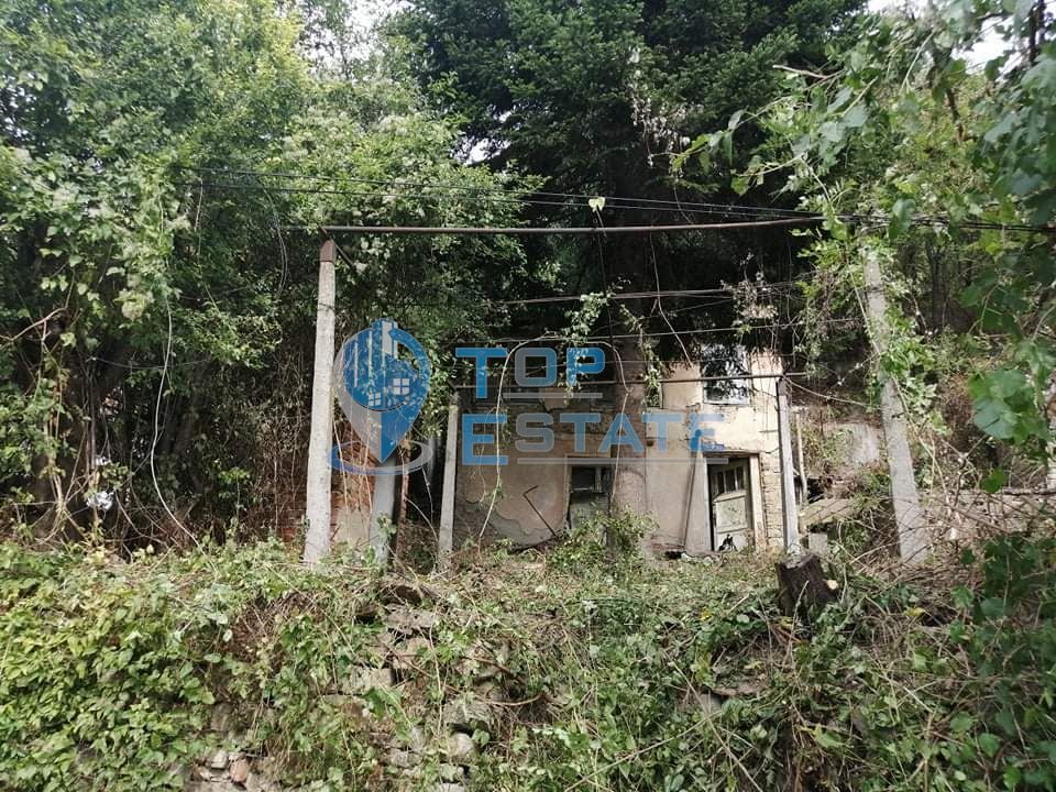 Двуетажна къща с панорама до Царевец