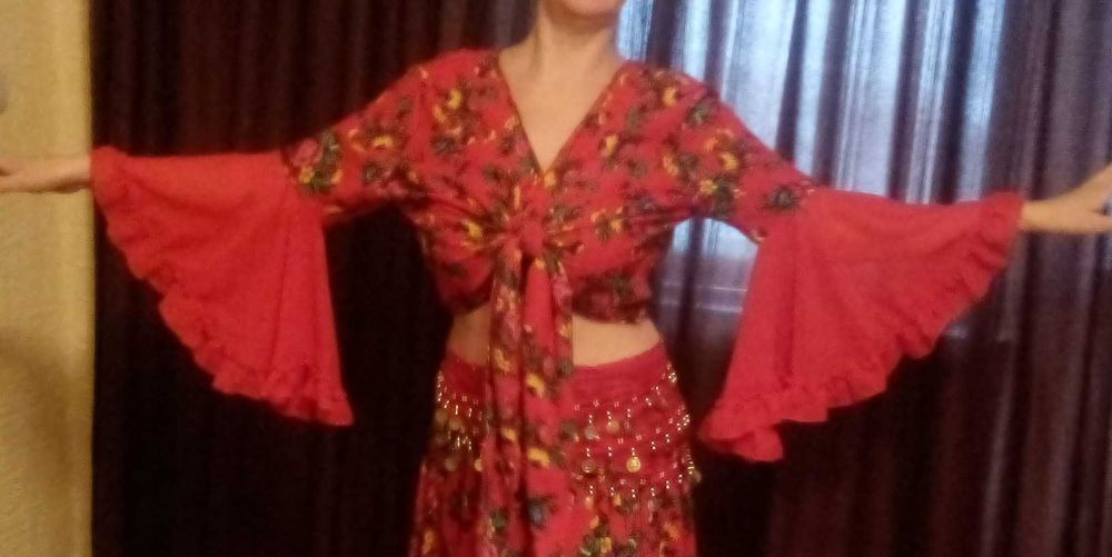 Costum de damă pentru dans tiganesc, pentru scenă și spectacole.
