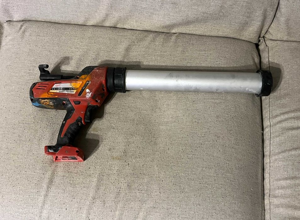 Milwaukee C18 PCG pistol electric pentru adezivi si etansanti 18V