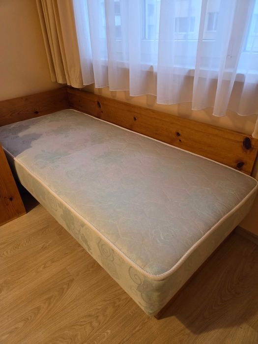 Единични легла с ракла