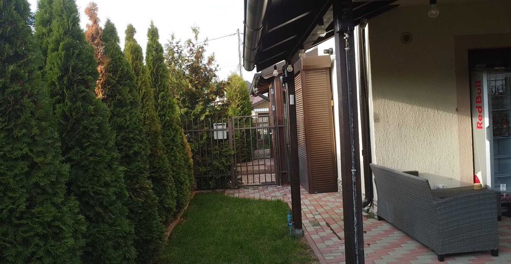 De vânzare Apartament la curte 2 camere si living!