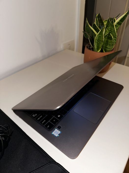 Laptop Asus ZenBook UX306U ultra slim functionare perfecta