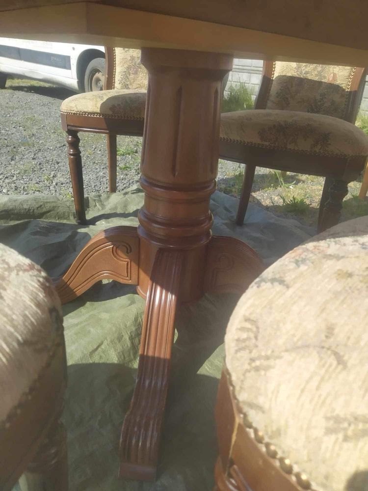 Masa cu 6 scaune - din lemn masiv