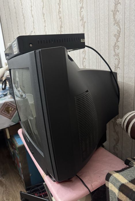 Телевизор с подставкой