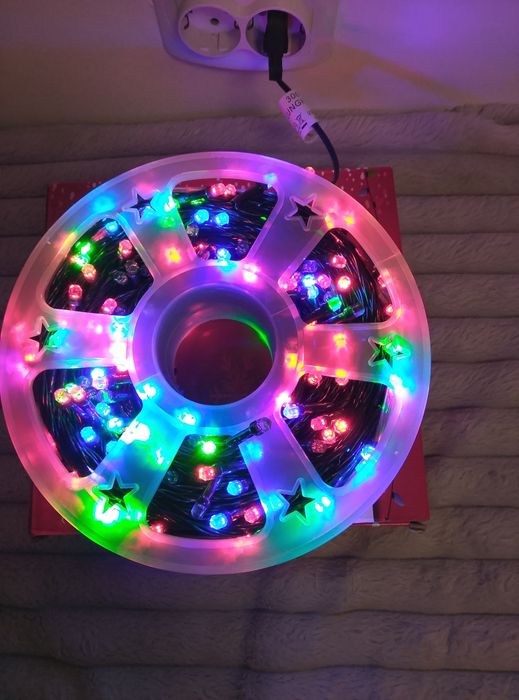 Instalație multicolor de exterior ghirlandă