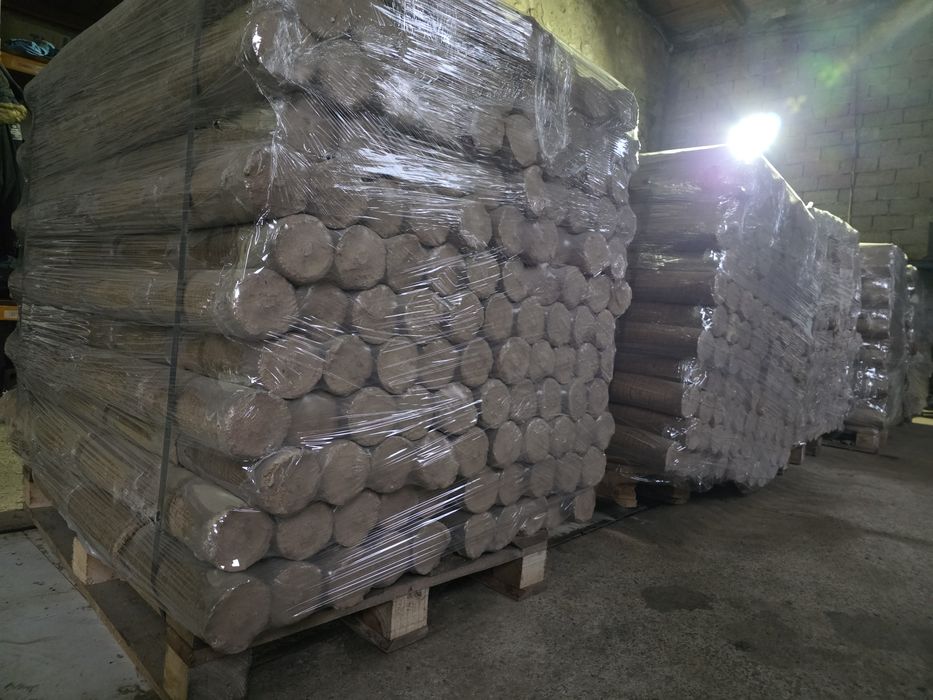 Vând brichete cilindrice