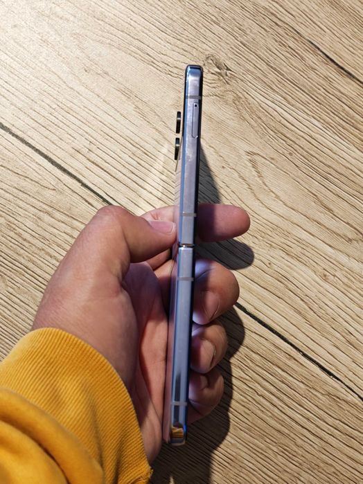 Samsung Z Flip 4 (лилав, 256GB) - Отлично състояние