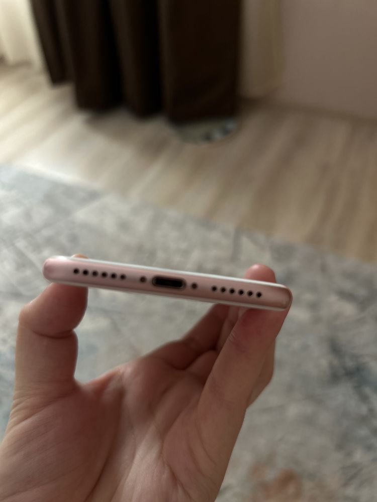 Продам Iphone 7