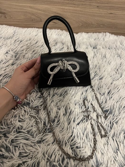 Чанти Guess, Shein, Sinsay