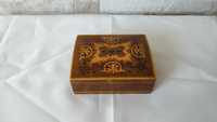 Стара дървена кутия за бижута - украсена с фурнир