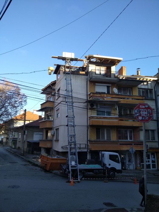 Качване и сваляне на материали мобилен асансьор