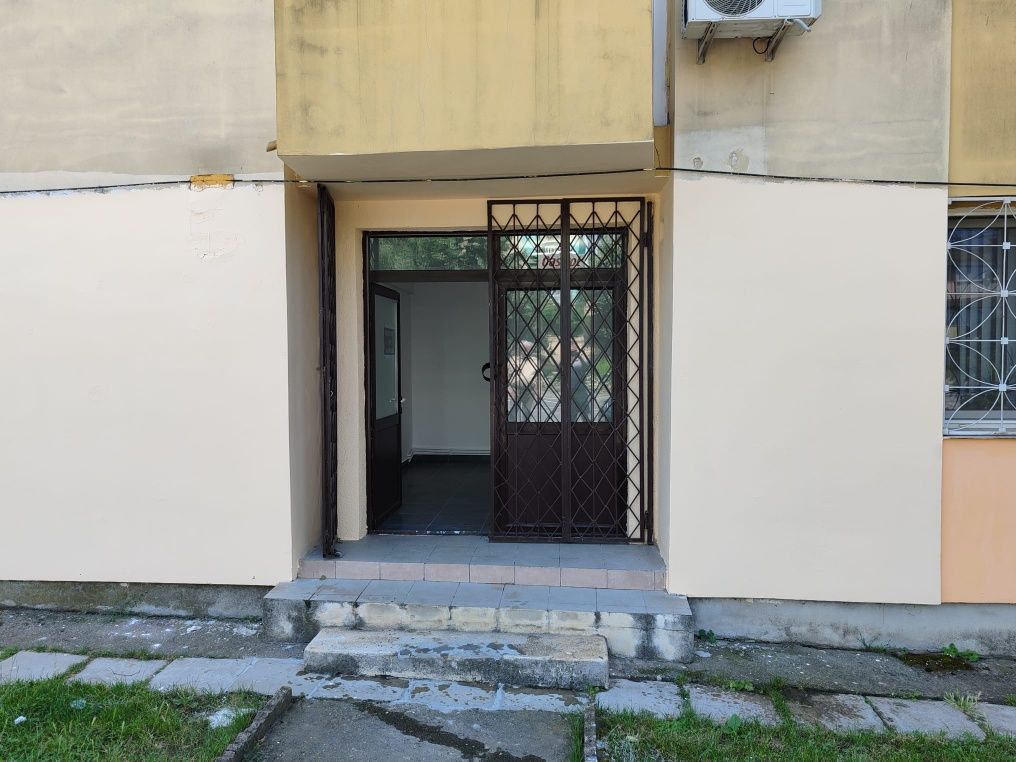 Închiriez spațiu comercial stradal