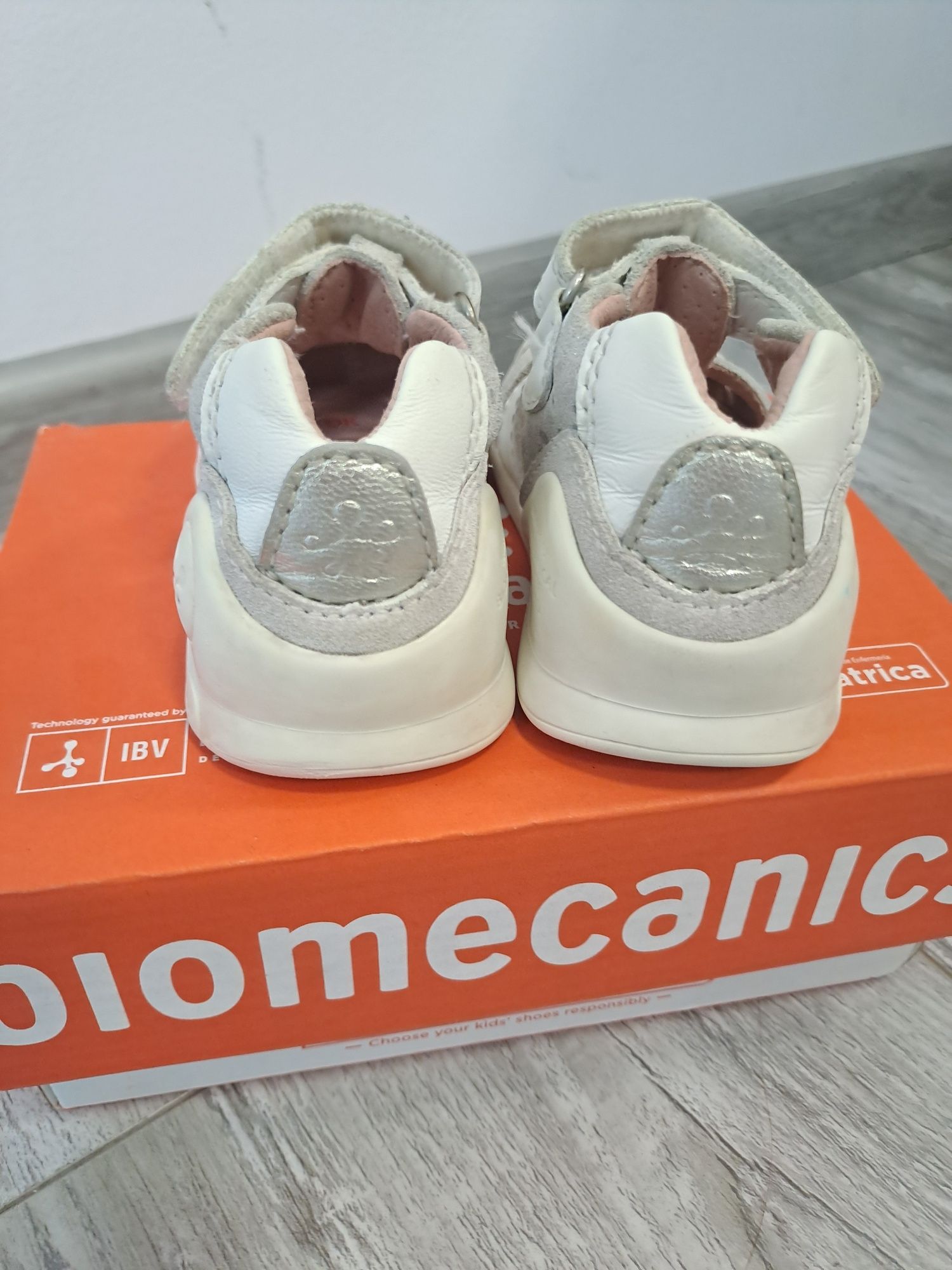 Сандали за момиче Biomecanics