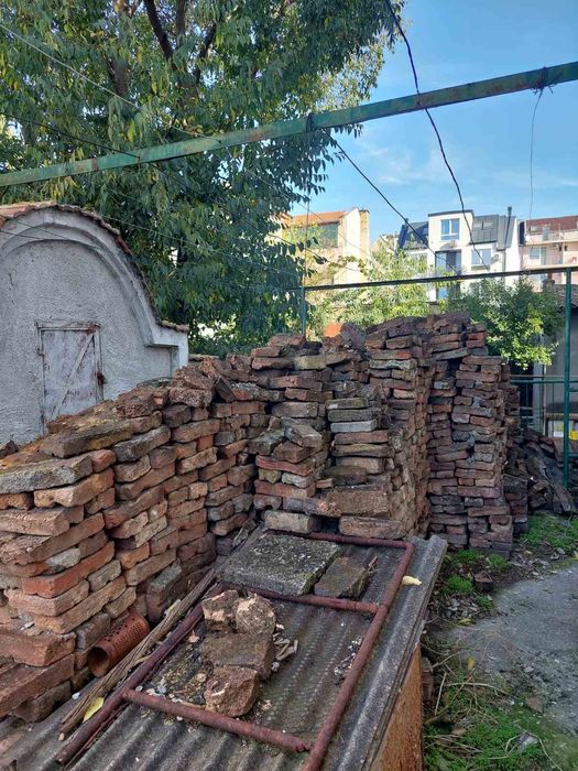 Тухли, цигли и капаци