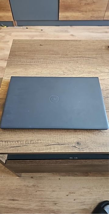 Dell Vostro 3520 – бизнес лаптоп в отлично състояние
