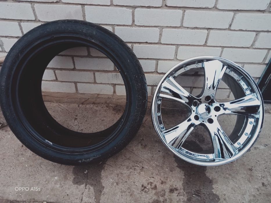 Продам диски хромовые  в отличном состоянии. 3 шт.  Шина 4 шт состояни