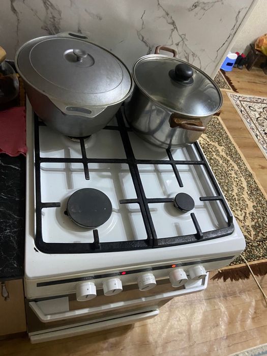 Продам газовую плиту с духовкой
