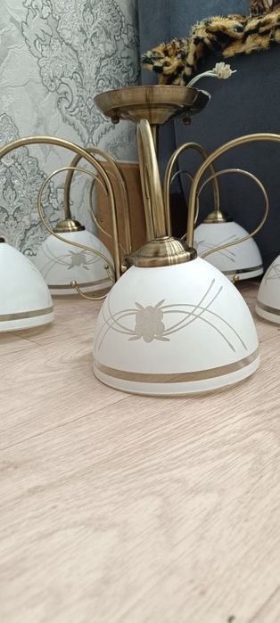 Продам люстру 5-ти рожковую