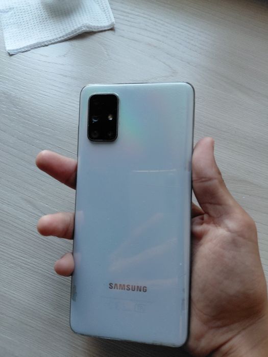 Самсунг а71 продаю