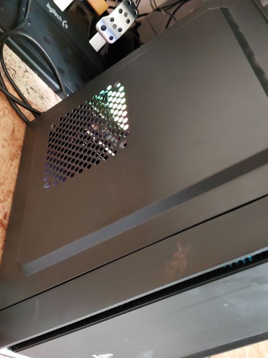 Продавам компютър