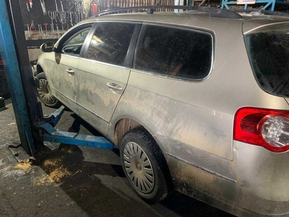 Dezmembrari VW Passat B6 combi europa  2.0 BKP  4x4 maro LD1W