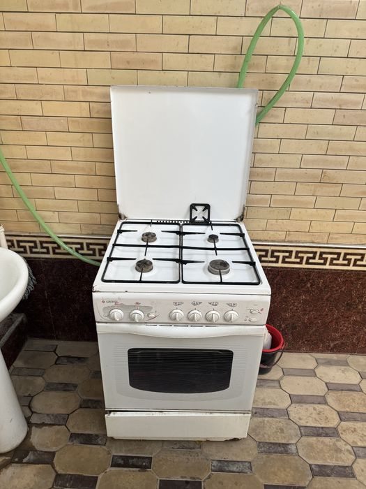 Продам газувую плиту GEFEST