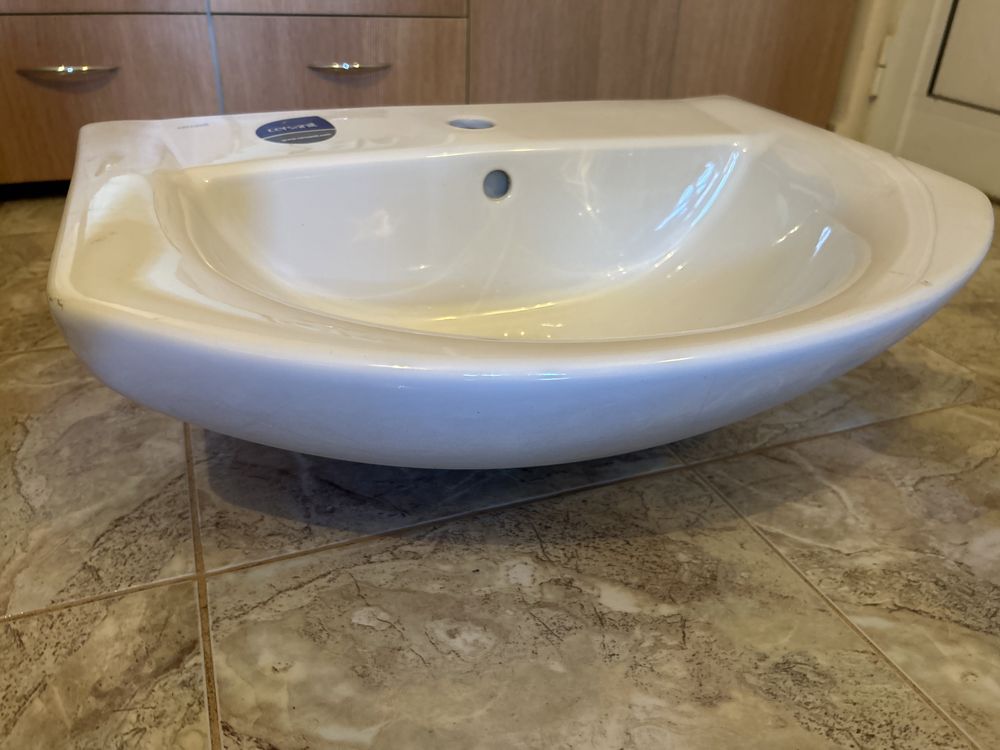 Нова мивка за баня Cersanit