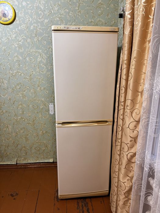 Продам двухкамерный холодильник