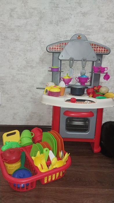 Продам детскую кухню.