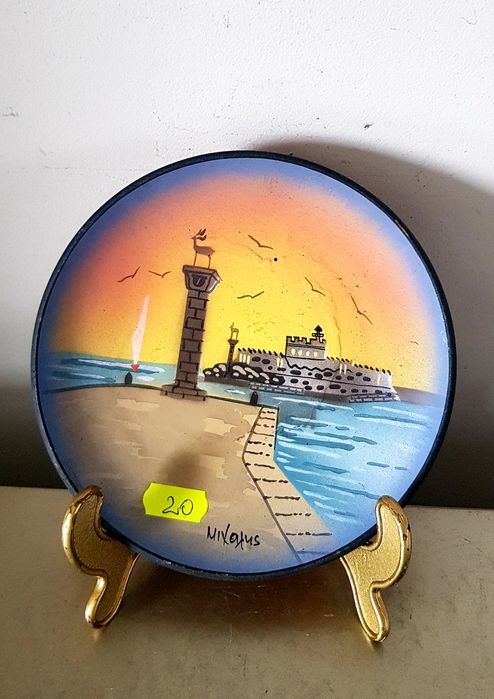 Farfurii vechi decorative din porțelan și ceramică