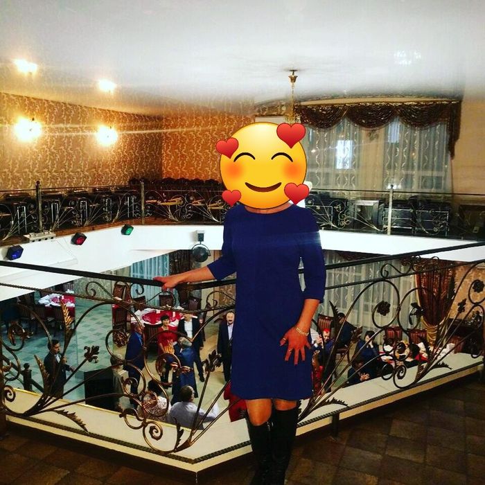 Новое платье отличного качества.