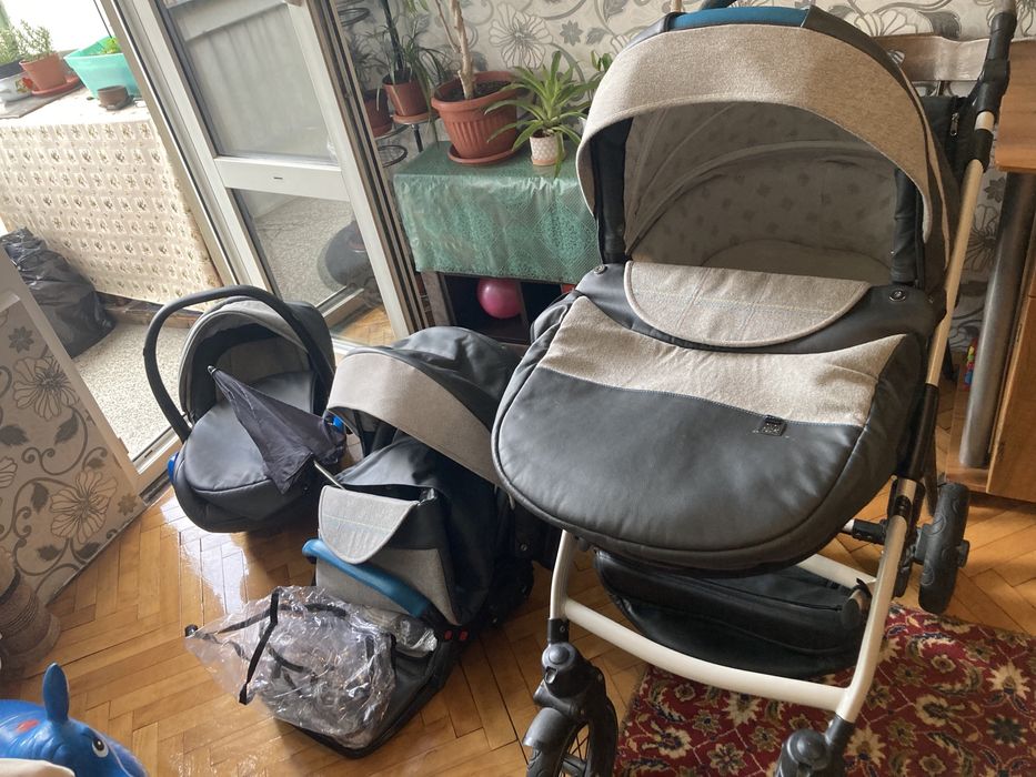 Бебешка количка с три коша