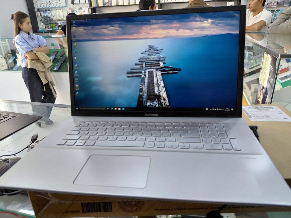Noutbuk Asus Vivobook 17.3 ideal