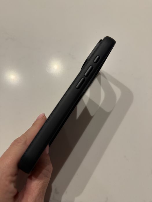 Кожен калъф iphone 17 pro