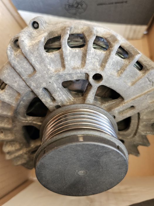 Alternator original bmw COD PIESA 12318570675 impecabil