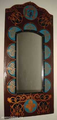 Oglinda cu rama pictata-motive medievale