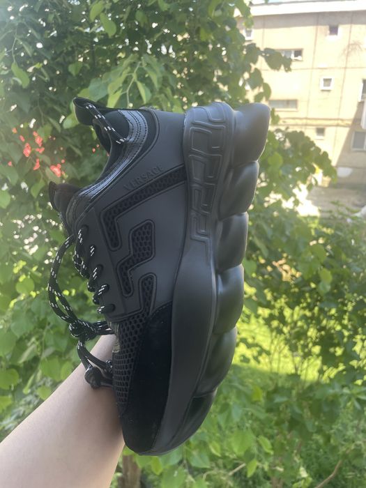 Versace chain reaction